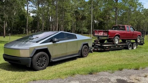 Tesla, Cybertruck, Ford, Ford F-250, Tesla Cybertruck Rescues a Ford F-250 Pickup, and the Irony is Not Lost On the Car Community