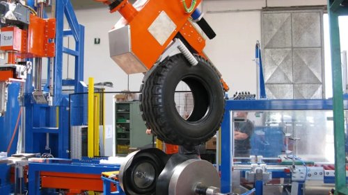 Tire Changing AI Robot Sparks Fears Over Blue-Collar Jobs