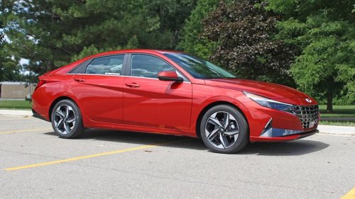 Hyundai, Hyundai Elantra, Nissan, Nissan Sentra, 2022 Hyundai Elantra vs 2022 Nissan Sentra: Which One Is More Reliable? There's One Clear Winner