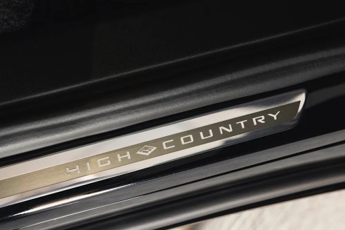 Chevy, View Interior Photos of the 2027 Chevy Traverse High Country