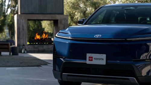 Toyota Delays 2027 Highlander EV As Demand For Gas Model Remains Robust