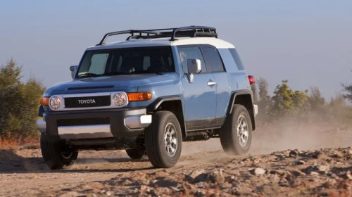 Toyota, Toyota FJ Cruiser, 5 Toyota Vehicles Powered By The FJ Cruiser's V6 Engine