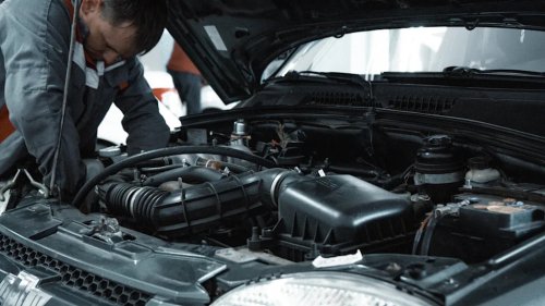 Man Claims a Dealership Set Him up After an Oil Change Went Badly