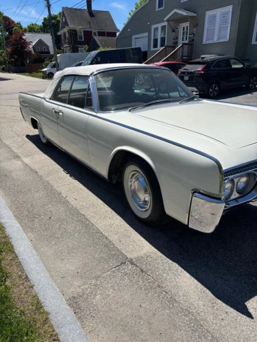 Lincoln, Throttle Auctions: Classic 1961 Lincoln Continental Convertible Offers a Rolling Piece of American Luxury History