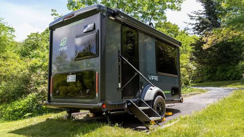 This 19-Foot Camper Packs a King-Size Bed and Off-Grid Power Into 3,670 Pounds