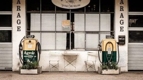 5 Surprising Facts About Gas Stations Before Self-Service