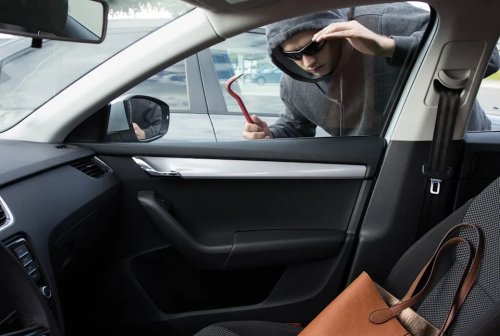 15 Things You Should Definitely Never Keep in Your Car