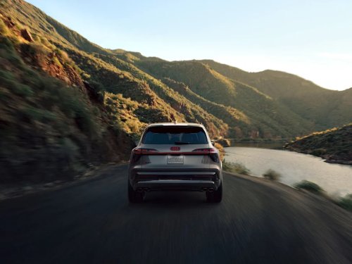 View Photos of the 2027 Audi SQ7