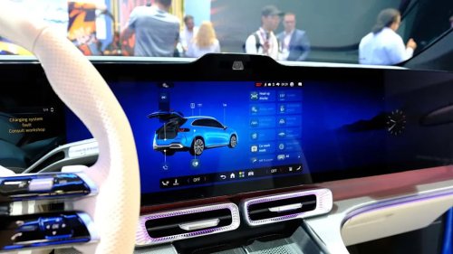 Mercedes, Mercedes Boss Says The Auto Industry Went 'Too Far' With Removing Buttons