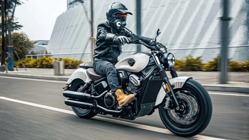 This Chinese Cruiser Motorcycle Has Four Cylinders And Zero Respect For Tradition