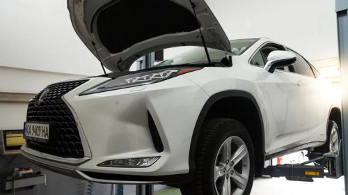 Can I Get My Lexus Serviced At A Toyota Dealership?