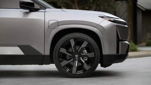 Toyota Delays 2027 Highlander EV As Demand For Gas Model Remains Robust