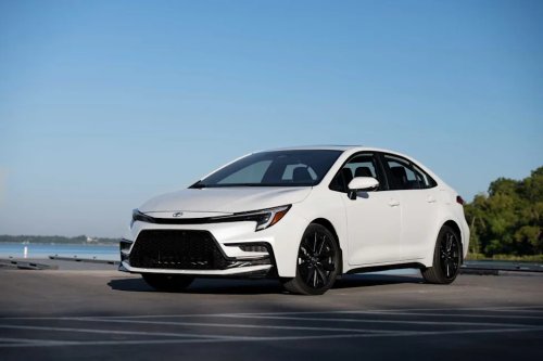 These 5 compact cars get 35 MPG without a hybrid setup—and cost way less