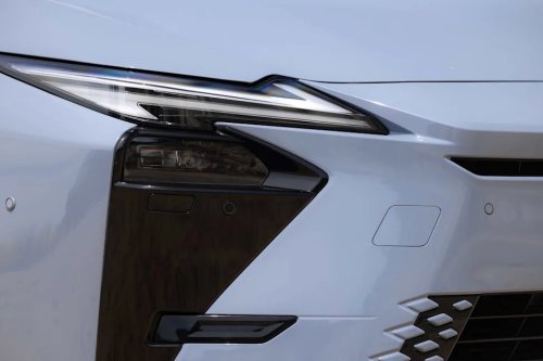 For 2026, Lexus Reinvented the ES Hybrid Without Abandoning Its Core Qualities