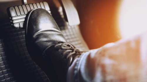 Why You Should Avoid Pumping Your Brakes During An Emergency Stop