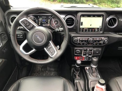 Are you Team Screen or Team Button? New Cars With Touchscreens vs Buttons Are Igniting a Debate