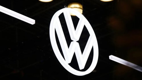 Volkswagen, Volkswagen recalls 208,000 SUVs over steering bolt defect