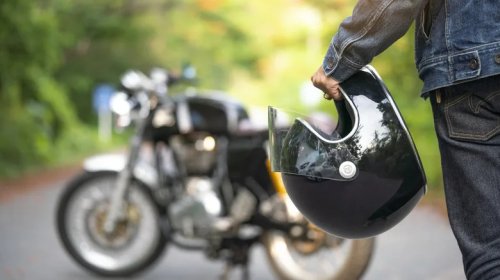 Here's How To Know If A Motorcyclist Is In Distress