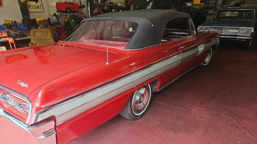 Rare And Highly Original 1962 Oldsmobile Starfire Convertible Sold For $25k