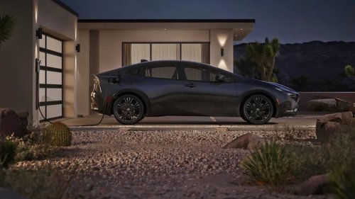 Hybrid vs Plug-In Hybrid: The Outlet Changes Everything