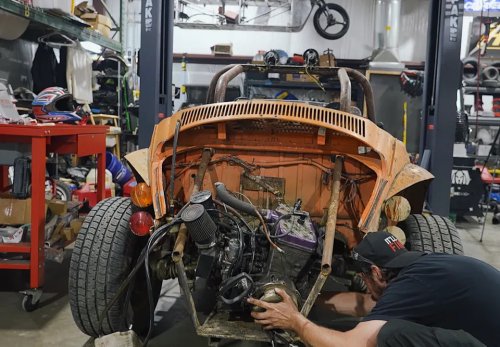 YouTubers Put a Screaming 670cc 2-Stroke Engine Into a Volkswagen Baja Bug