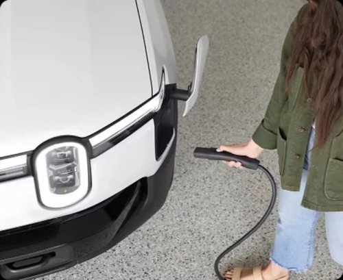 Rivian, Charred Rivian R1S Offers Warning About Charging With Extension Cords