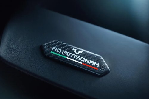 Lamborghini, SuperCar, Lamborghini’s 907-HP Baby Supercar Gets Two Exclusive New Looks