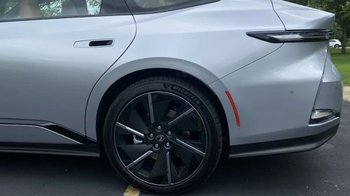 Lexus, Lexus IS, Lexus ES, The 2026 Lexus ES 500e is Better Than the Hybrid, and I Don’t Even Like EVs