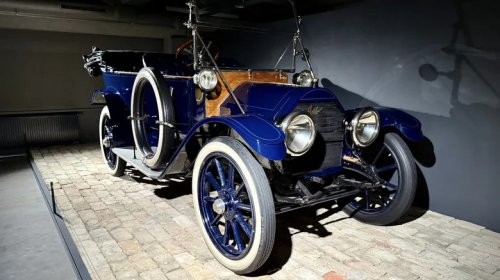 Why Cars Made The Switch To 12-Volt From 6-Volt Batteries