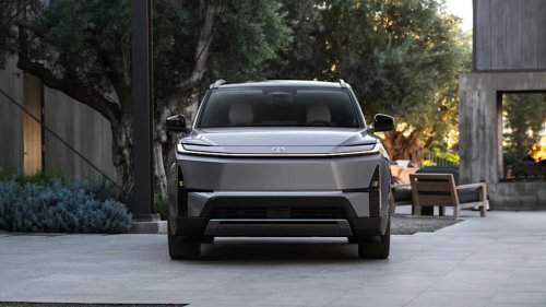 Toyota Delays 2027 Highlander EV As Demand For Gas Model Remains Robust