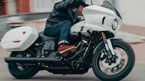 Mid-Controls Vs. Forward Motorcycle Controls: Which Type Is Better For Handling?