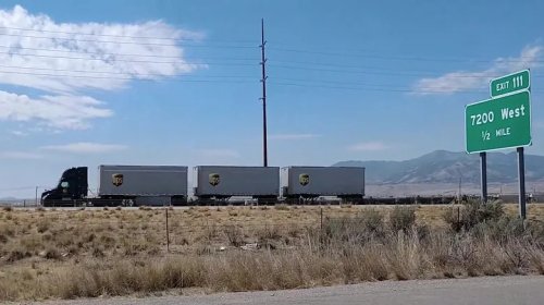 These States Allow Semi Trucks To Pull Three Trailers