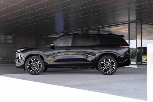 View Exterior Photos of the 2027 Chevy Traverse High Country