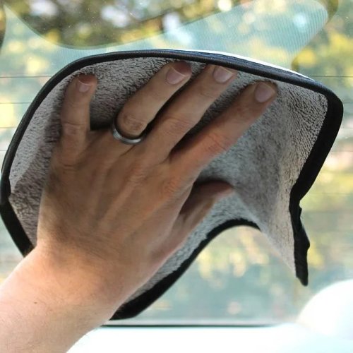 How to Clean Inside Car Windows