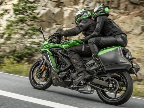 Kawasaki’s Flagship Performance Tourer Returns with a Pair of Vibrant SE Variants