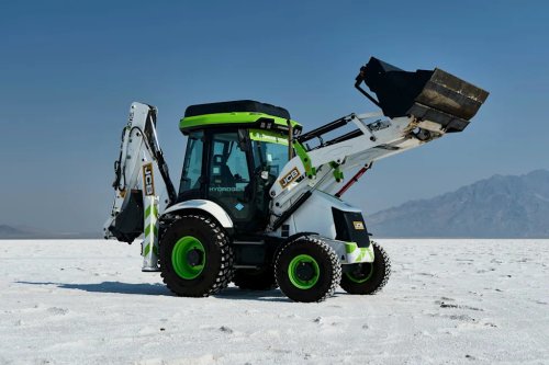 The JCB Hydromax Broke a Speed Record and I Was There to See It