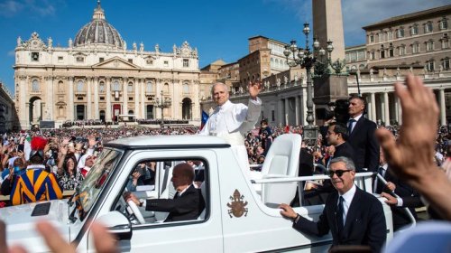 No, The Pope Does Not Have A Private Jet - Here's How He Flies