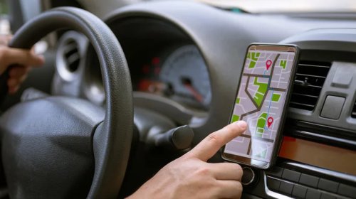 Which Tech Upgrades Are Worth Making To Your Car's Old Sound System?