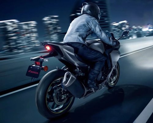 Honda’s Affordable New Performance Moto Is Its Most Rider-Friendly Yet