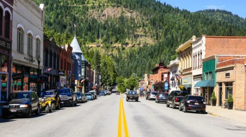 Wallace, Idaho Held A Funeral For The I-90 Highway's Last Stoplight