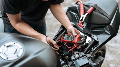 Here's How To Know If A Motorcyclist Is In Distress