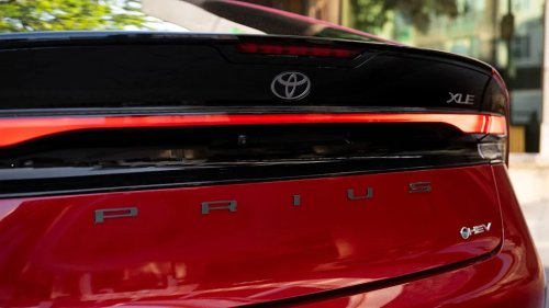 Toyota, Toyota Prius, PHEV, 2027 Toyota Prius and Prius PHEV Get Small Tweaks, Slightly Higher Prices, and Same Sharp Style