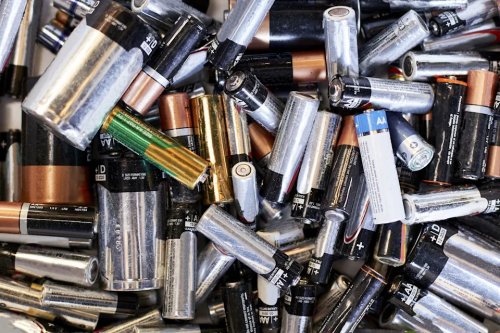 15 Things You Should Definitely Never Keep in Your Car