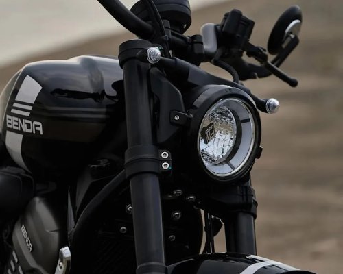 One of the Best-Looking New Retro-Styled Cruisers Is Also the Most Rider Friendly