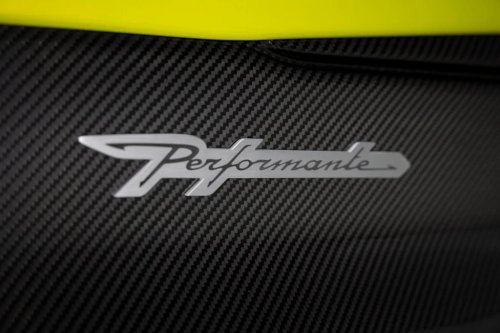 View Exterior Photos of the 2027 Lamborghini Urus SE Performante