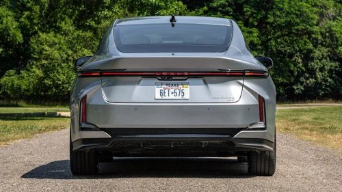 Tested: The Lexus ES500e Isn’t Built for Speed, Which Is Why We Love It
