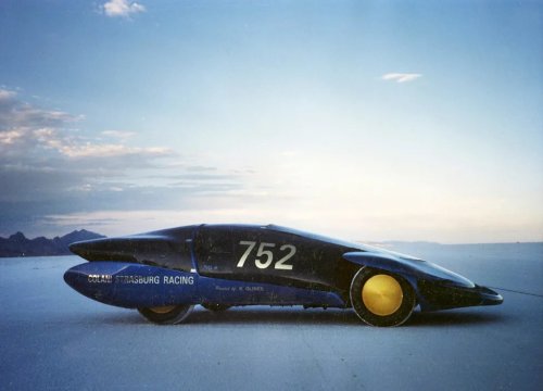 Parade of Absurdity: The Fantastical Concept Car Caravan of Luigi Colani