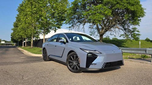 Lexus, Lexus ES, Payne: On the town with the hybrid/EV Lexus ES twins