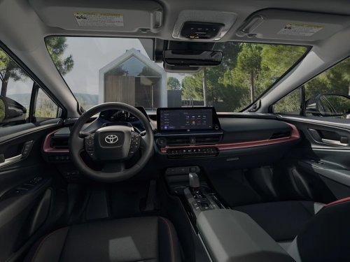 Toyota, Toyota Prius vs. the Plug-in Hybrid: why you probably shouldn't spend the extra $5,000