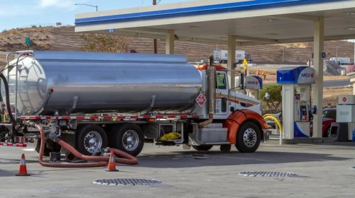 Should You Avoid Filling Up Your Gas Tank When A Fuel Truck Is At The Station?